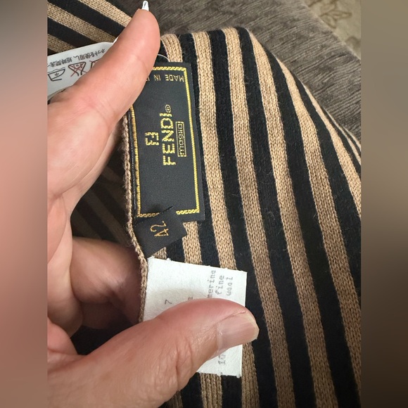 🩷Stunning Fendi Zucca Scarf.❤️Authentic and 99% new. - Picture 8 of 12